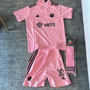 NWT Big Boys Messi InterMiami soccer kit: Shirt, shorts and socks. Size 28 waist